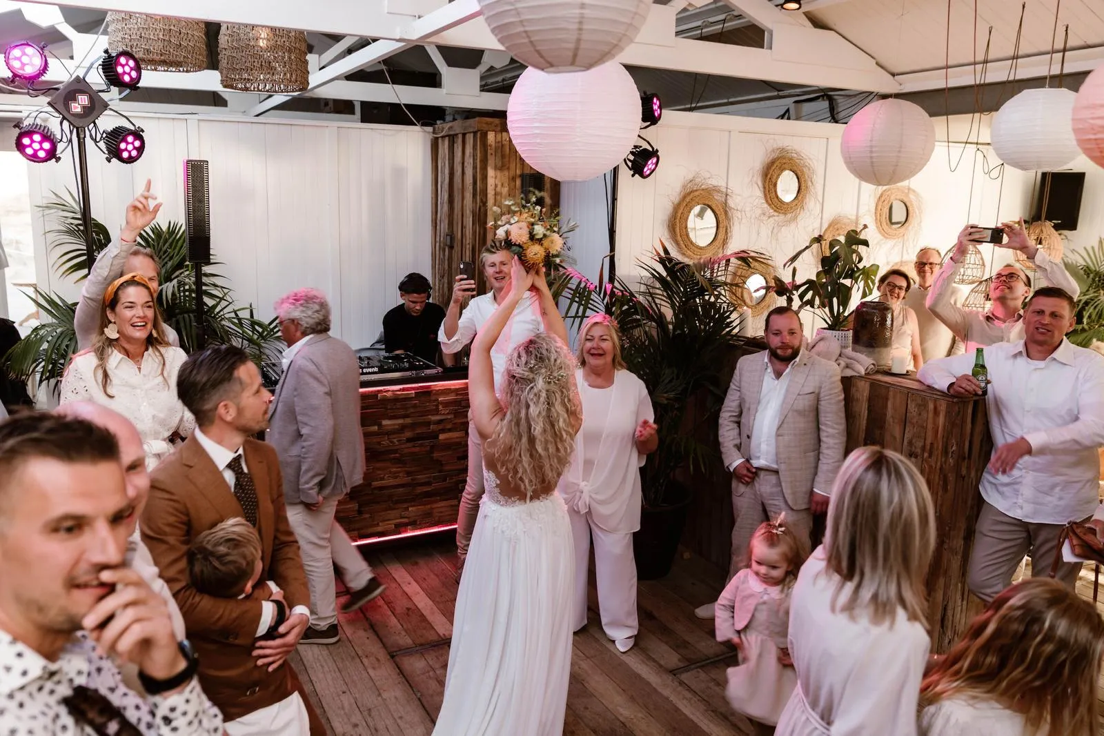 Klant-impressie: avondfeest met DJ-booth