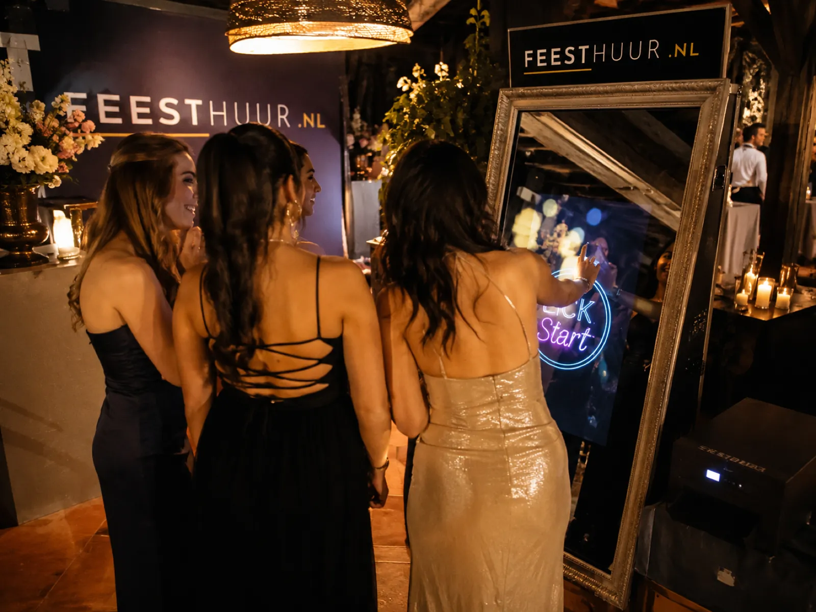 Geluid- en lichtopstelling klaar voor de avond