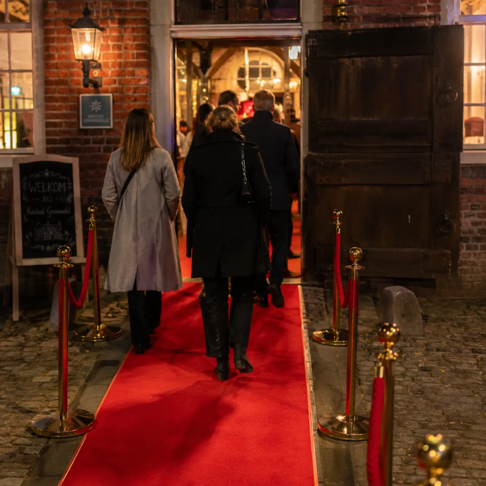 Bedrijfsfeest met geluid-, licht- en DJ-opstelling