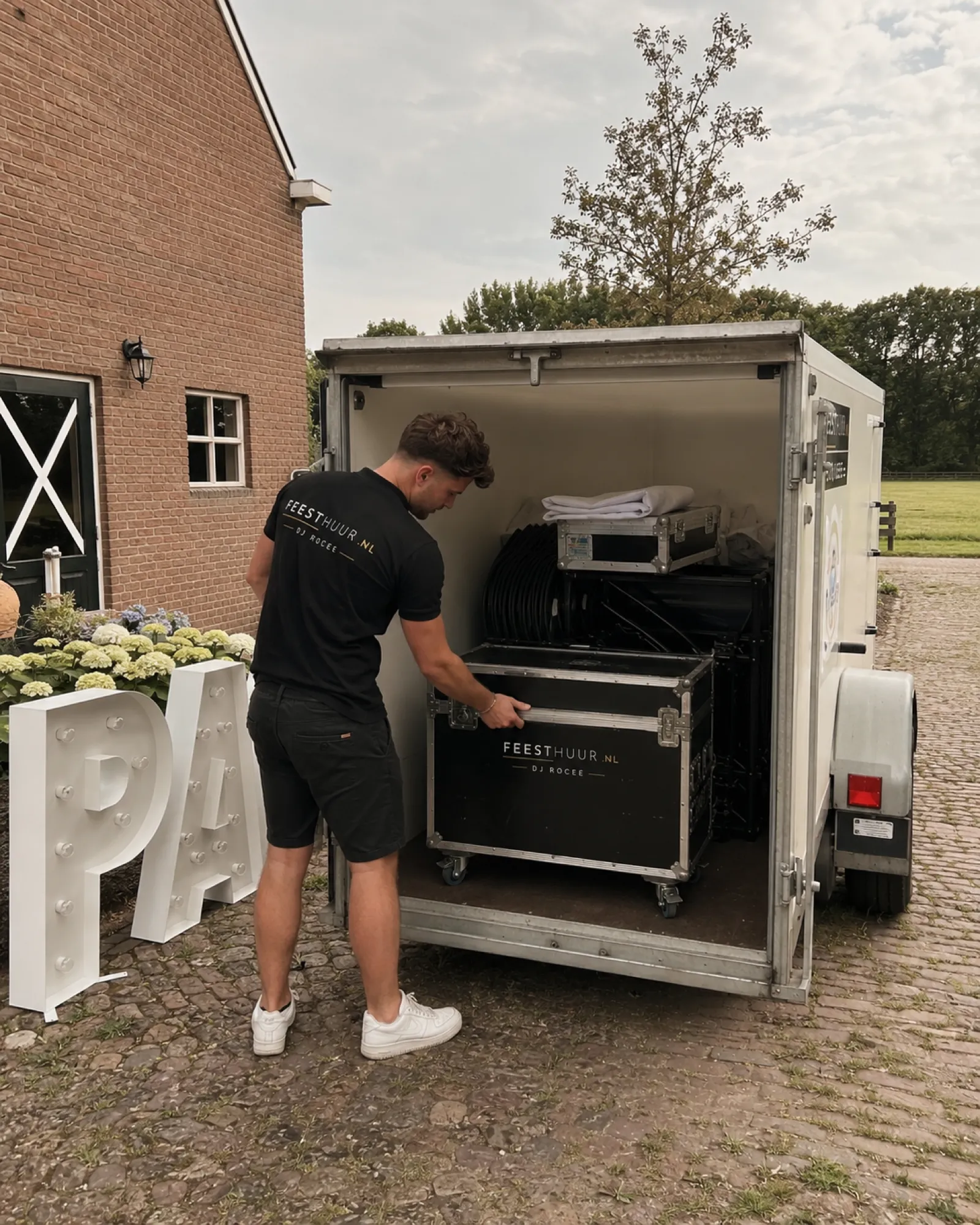 Premium feestlocatie met complete licht- en geluidsopstelling